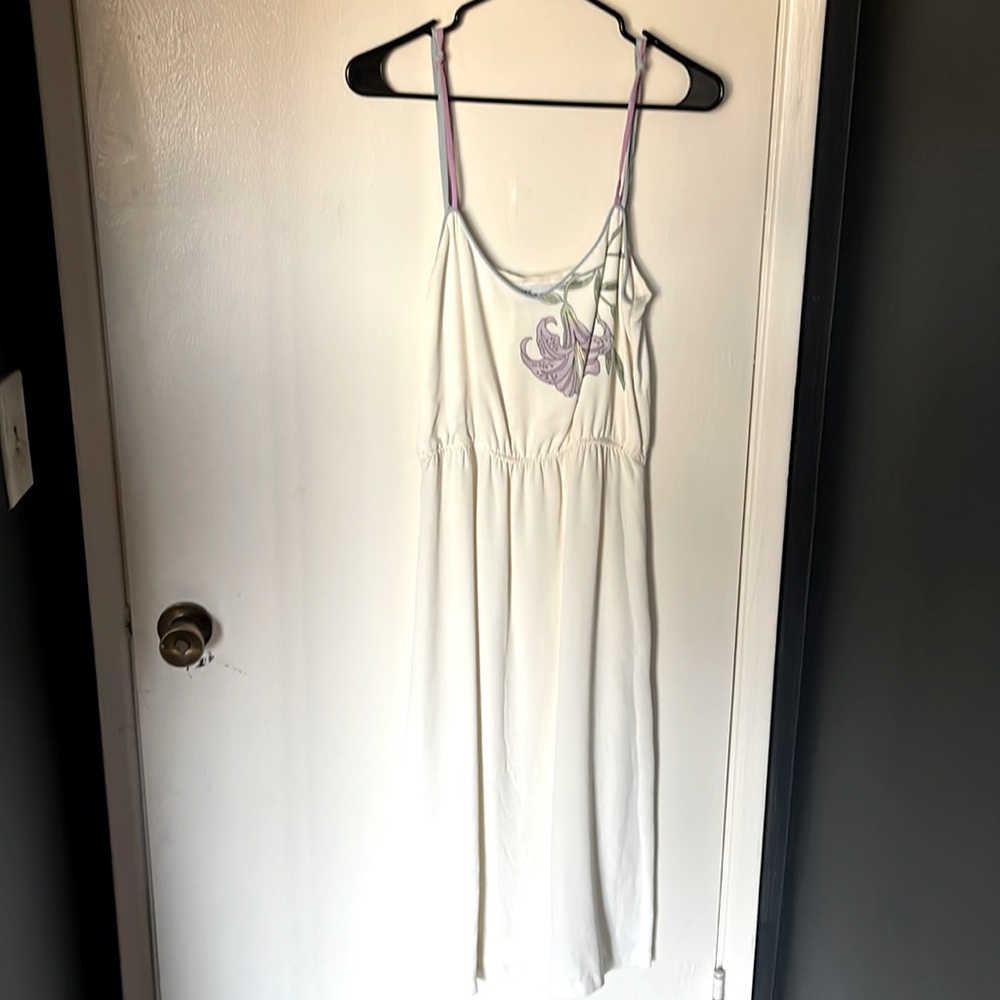 Vintage silk-like dress with Lily accent. Fully lined.